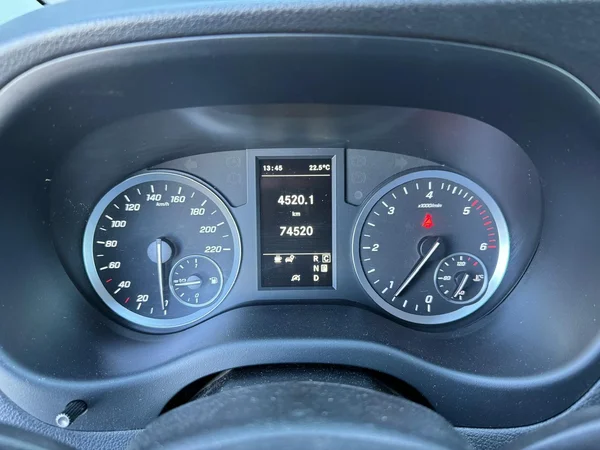 Mercedes-Benz Vito (2022) — foto 3 van 21