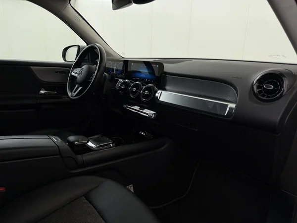 MERCEDES GLB 180 (2021) — foto 3 van 27