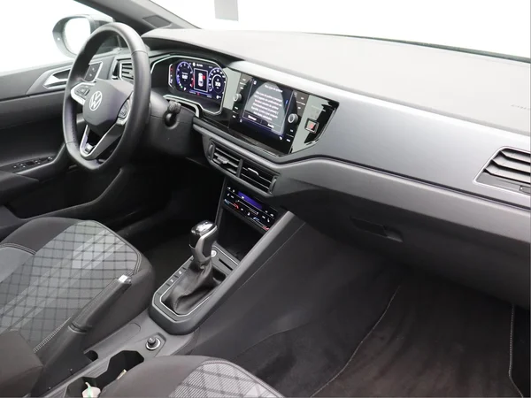 VOLKSWAGEN Taigo (2024) — foto 10 van 16