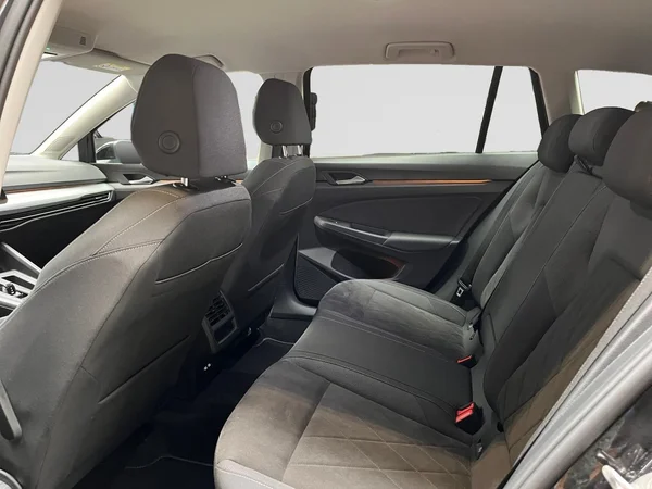 VOLKSWAGEN Golf VIII SW (2023) — foto 15 van 16