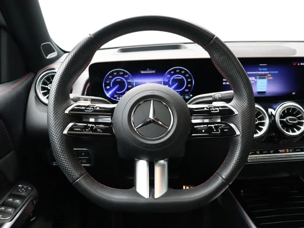 Mercedes-Benz EQB (2025) — foto 9 van 33