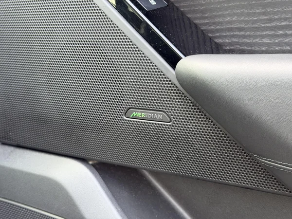 Land Rover Range Rover Velar (2024) — foto 19 van 28