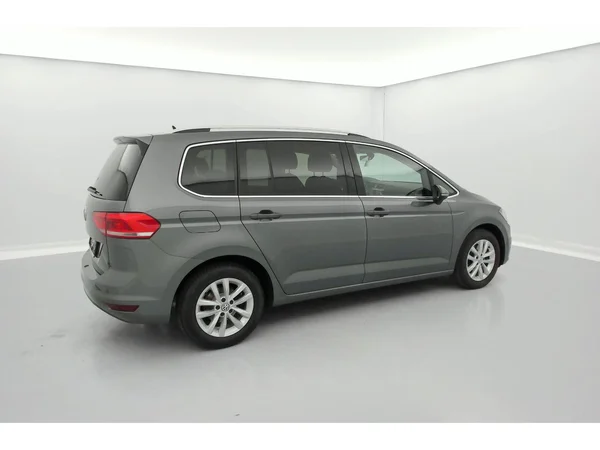 VOLKSWAGEN Touran (2019) — foto 34 van 36