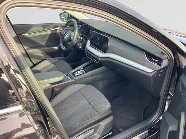 SKODA Octavia Combi PHEV (2024) — foto 8 van 26