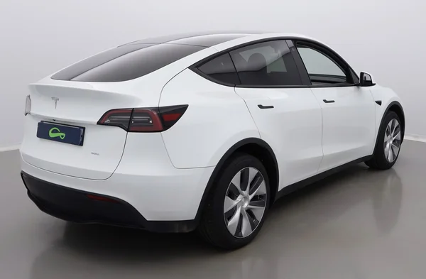 Tesla Model Y (2023) — foto 29 van 33