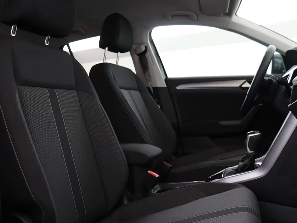 VOLKSWAGEN T-Roc (2025) — foto 2 van 18