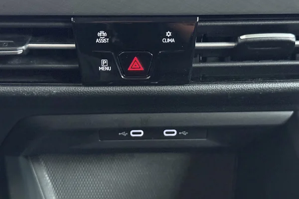 Volkswagen Golf VIII SW (2021) — foto 9 van 42