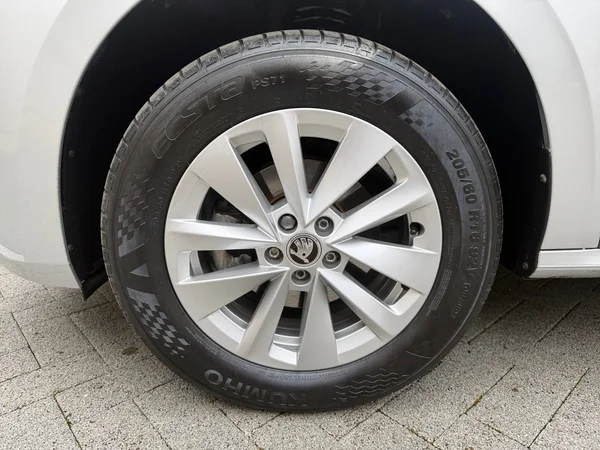 SKODA Kamiq (2024) — foto 13 van 21