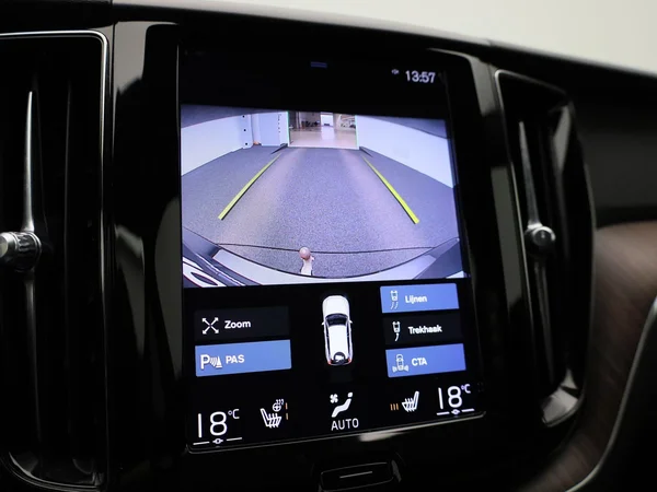Volvo XC60 (2021) — foto 24 van 43
