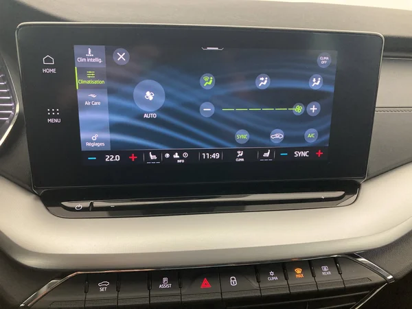 SKODA Octavia Combi (2022) — foto 13 van 36