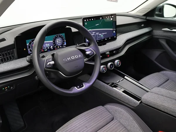 SKODA Superb SW (2025) — foto 3 van 31