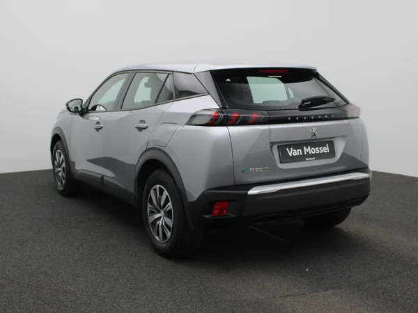 Peugeot e-2008 (2023) — foto 12 van 43
