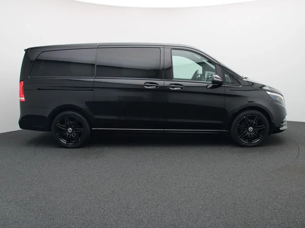 Mercedes-Benz V-Klasse (2024) — foto 33 van 36