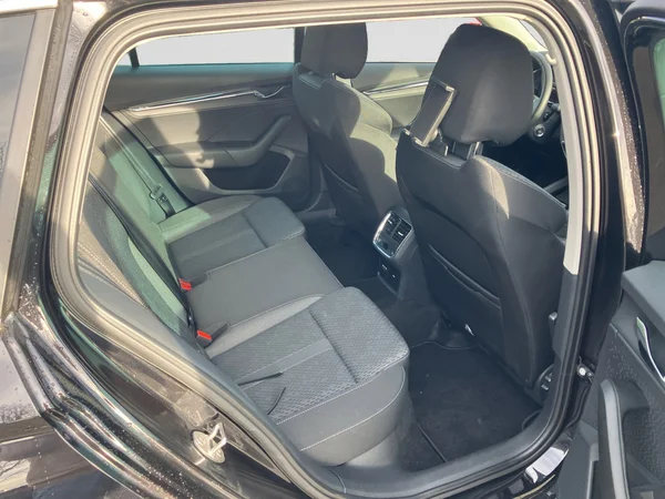 SKODA Octavia Combi PHEV (2024) — foto 3 van 26