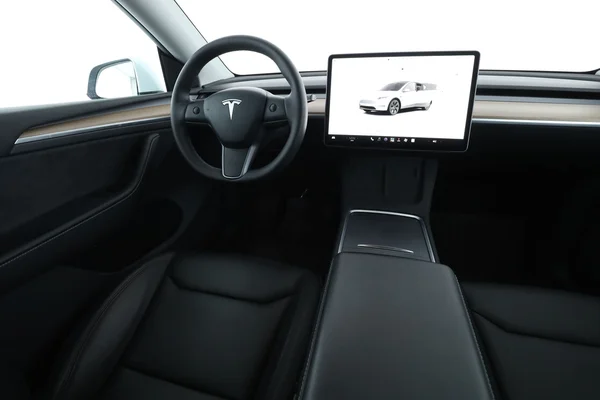 Tesla Model Y (2024) — foto 4 van 16