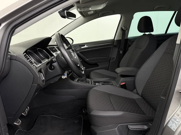 VOLKSWAGEN Golf (2018) — foto 2 van 27