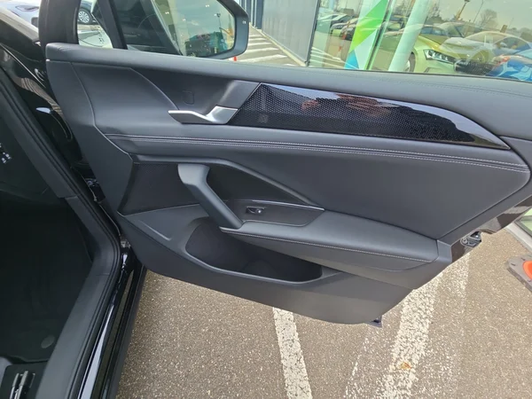 VOLKSWAGEN Tiguan (2026) — foto 14 van 24