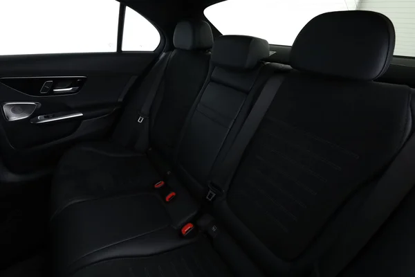 Mercedes-Benz C-Klasse (2024) — foto 7 van 18