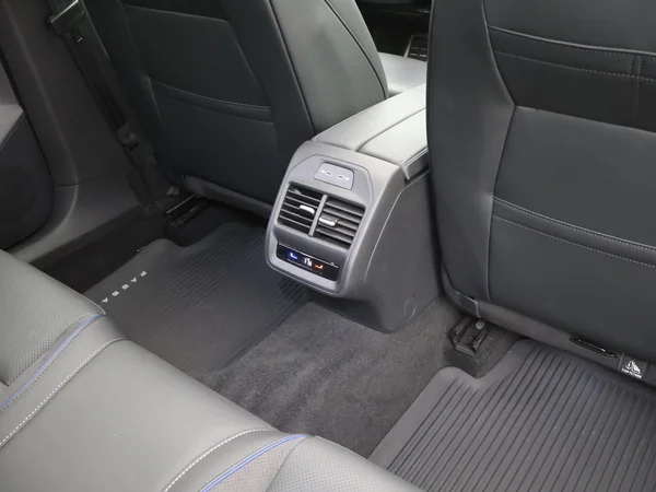 VOLKSWAGEN Passat SW (2024) — foto 7 van 31