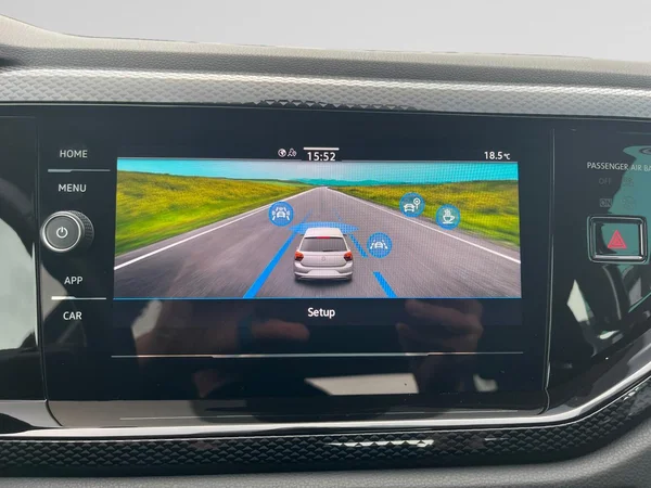 VOLKSWAGEN Polo (2024) — foto 9 van 18