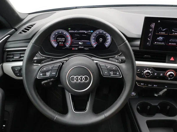 AUDI A4 Avant (2023) — foto 11 van 26