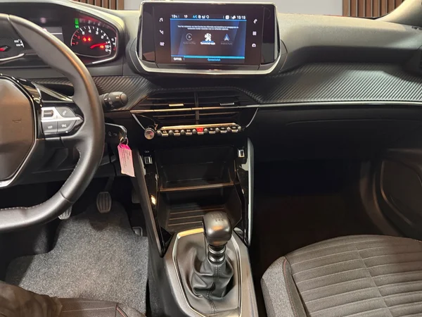 Peugeot 2008 (2023) — foto 13 van 29