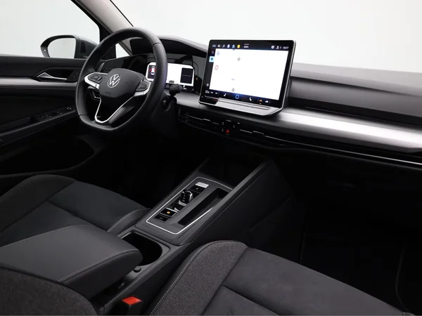 VOLKSWAGEN Golf VIII (2024) — foto 14 van 20