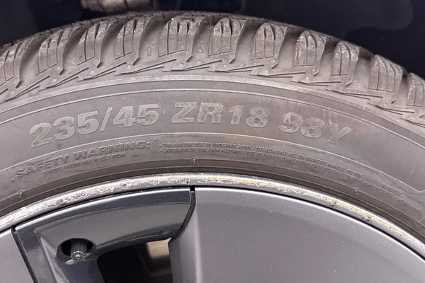 Tesla Model 3 (2023) — foto 27 van 44