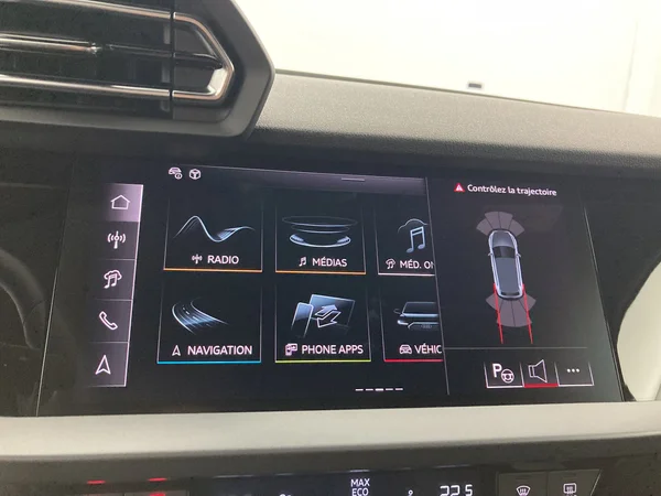 AUDI A3 Sportback (2024) — foto 18 van 36