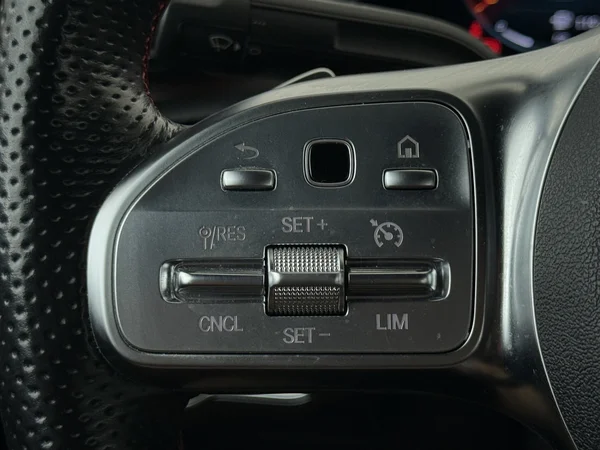 MERCEDES CLA 180 (2022) — foto 9 van 29