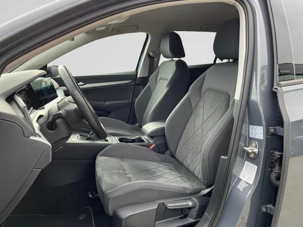 VOLKSWAGEN Golf VIII SW (2024) — foto 17 van 22