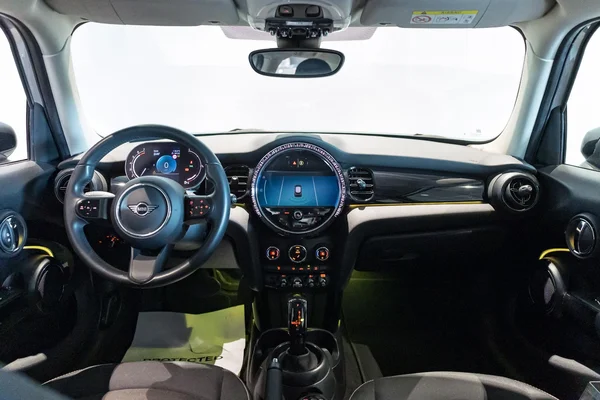 MINI Cooper (2024) — foto 9 van 35