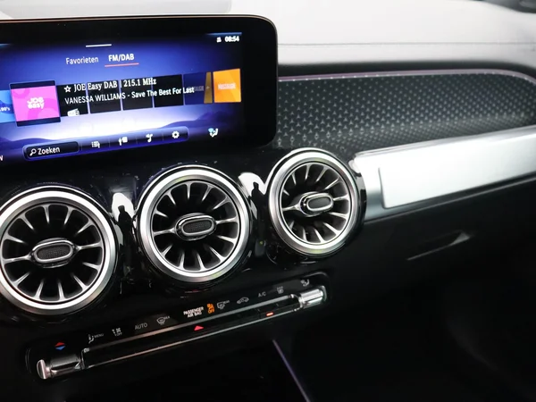 Mercedes-Benz EQB (2025) — foto 3 van 24