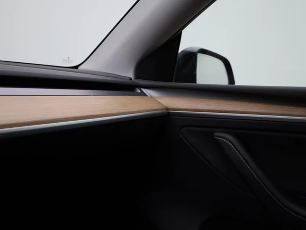 Tesla Model Y (2022) — foto 19 van 41