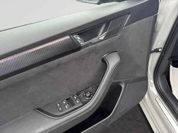 SKODA Superb (2024) — foto 18 van 21
