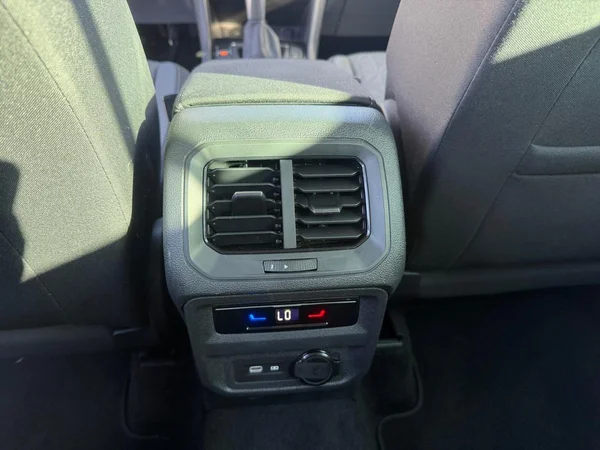 VOLKSWAGEN Tiguan (2022) — foto 5 van 22
