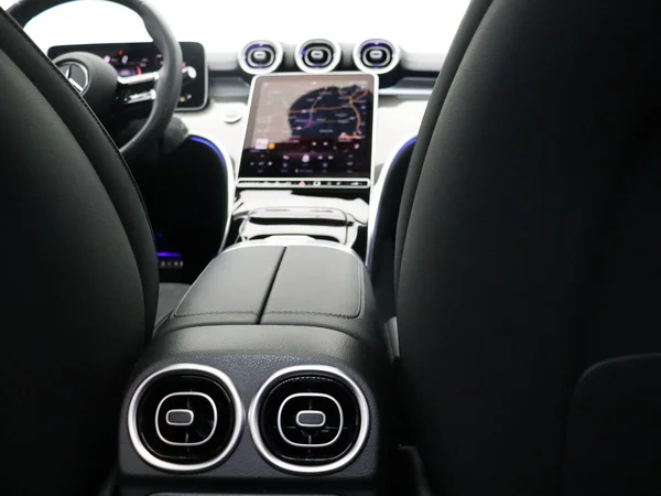 Mercedes-Benz C-Klasse (2025) — foto 21 van 36