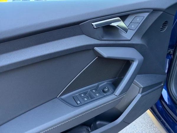 AUDI A3 Sportback (2023) — foto 4 van 17