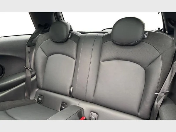 MINI Mini (2023) — foto 3 van 29