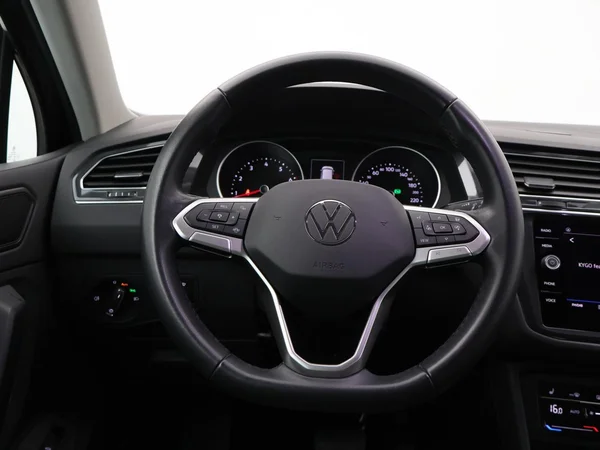 VOLKSWAGEN Tiguan (2024) — foto 3 van 28