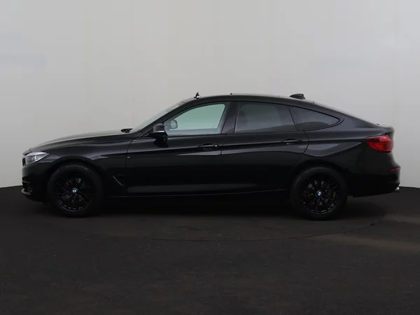 BMW 318 (2020) — foto 12 van 31