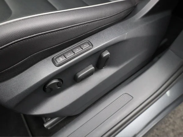 VOLKSWAGEN Tiguan (2019) — foto 7 van 21