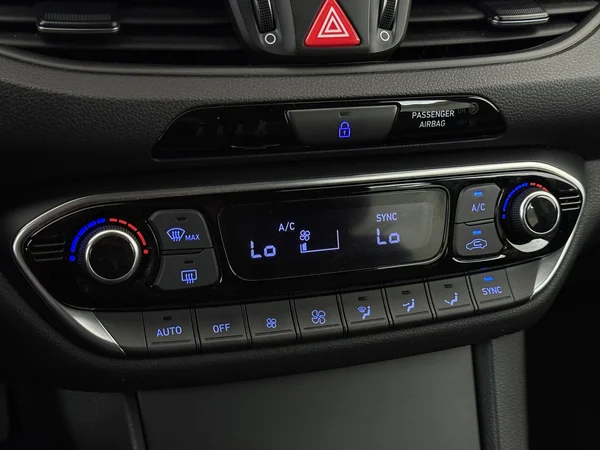 HYUNDAI i30 (2019) — foto 18 van 30