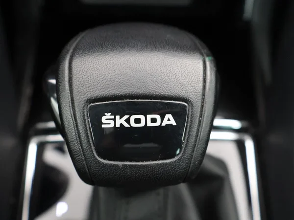 Škoda Karoq (2023) — foto 10 van 33