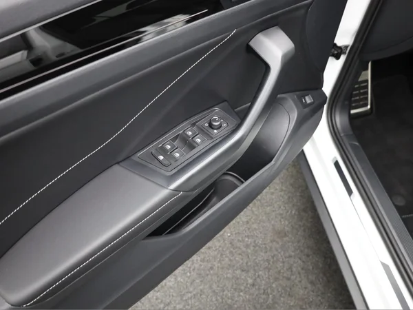 VOLKSWAGEN T-Roc (2025) — foto 4 van 21