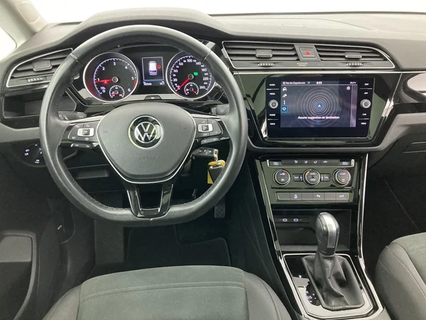 VOLKSWAGEN Touran (2020) — foto 19 van 31