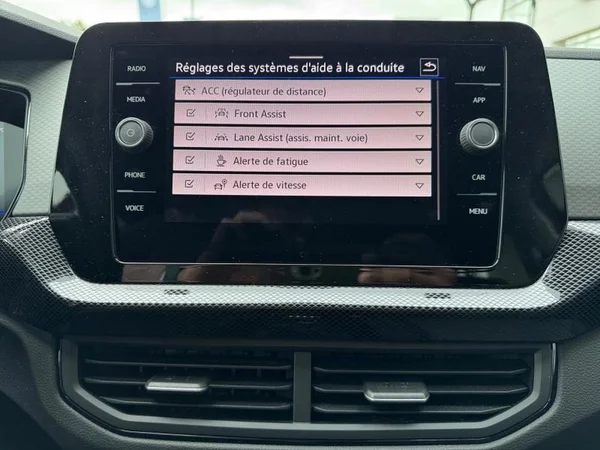 VOLKSWAGEN T-Cross (2024) — foto 18 van 29