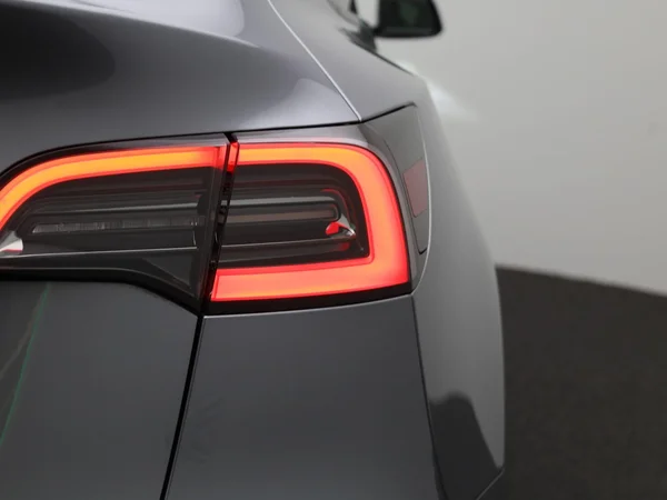 Tesla Model Y (2023) — foto 30 van 41