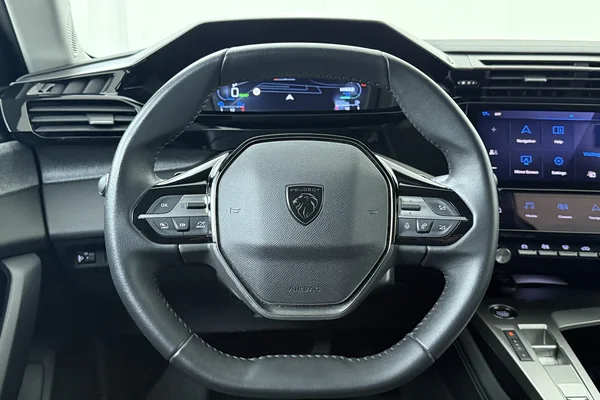 Peugeot 308 SW PHEV (2023) — foto 2 van 22