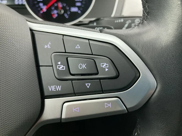 VOLKSWAGEN Passat Variant (2021) — foto 15 van 36